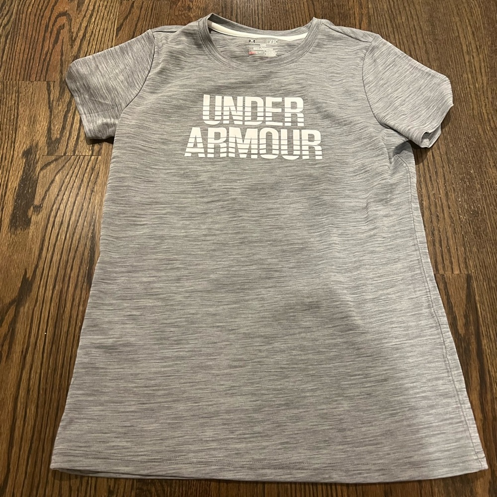 Under Armour loose fit dri fit shirt small